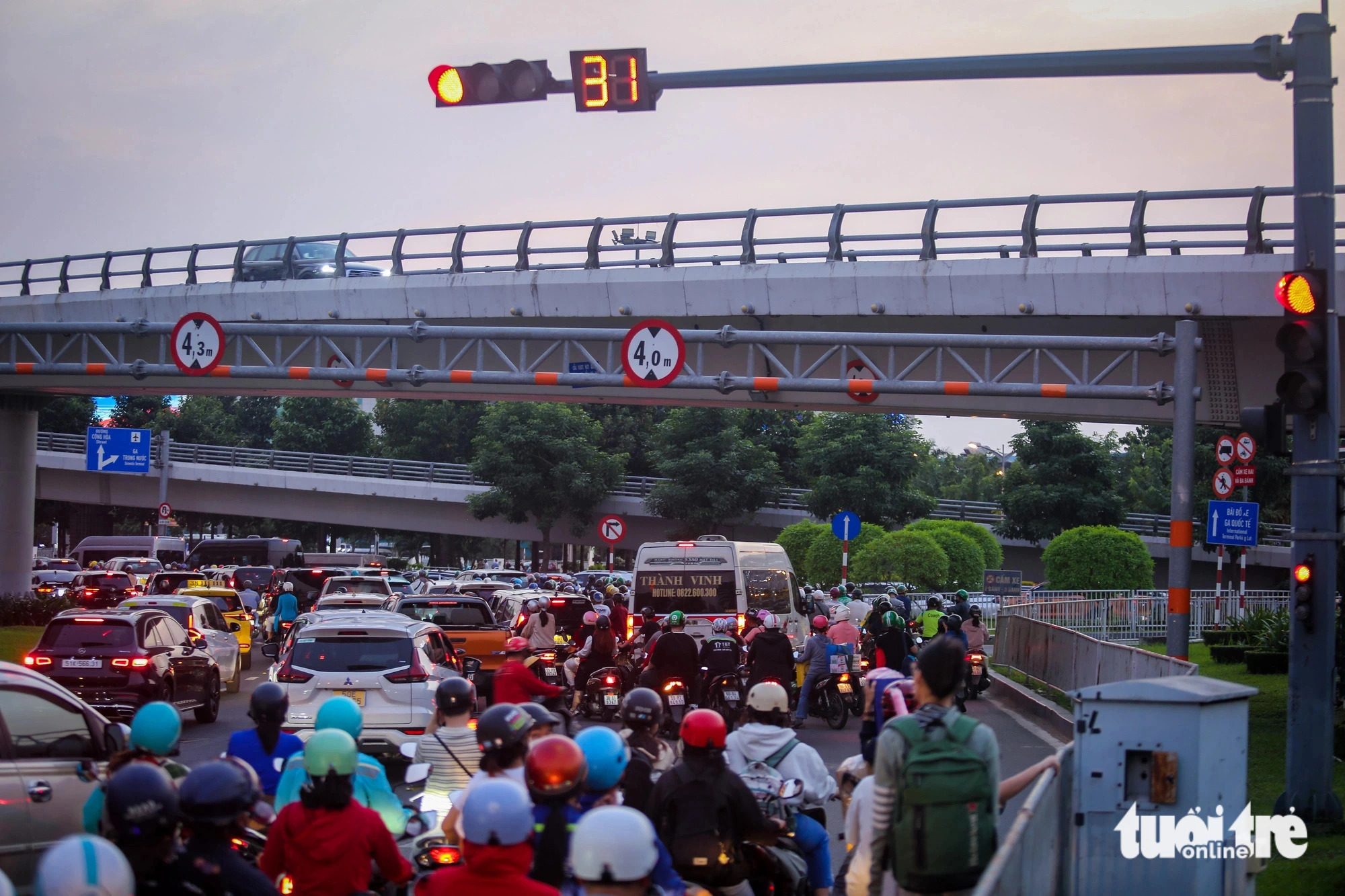 Traffic police at an intersection help manage the flow. Photo: Chau Tuan / Tuoi Tre