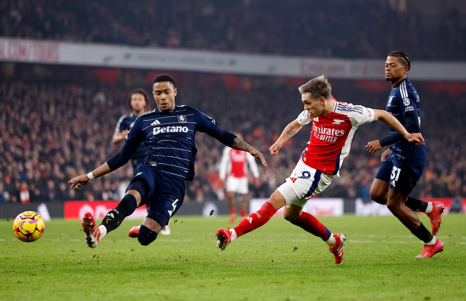 Soccer Football - Premier League - Arsenal v Aston Villa - Emirates Stadium, London, Britain - January 18, 2025 Arsenal's Leandro Trossard shoots wide. Photo: Reuters