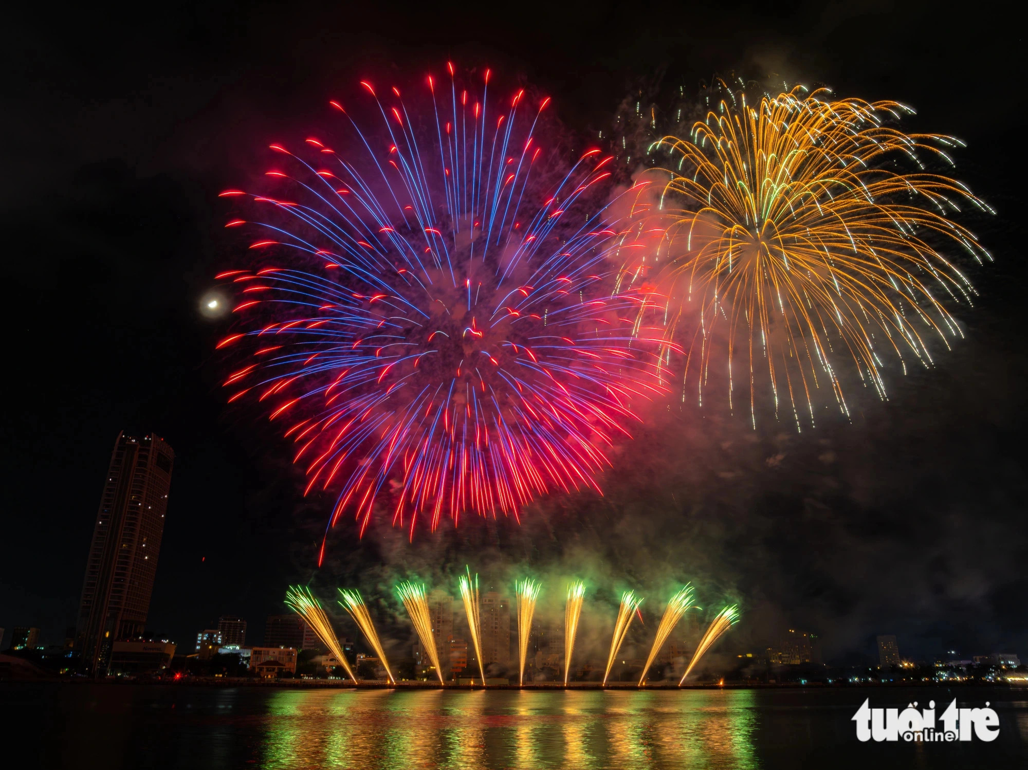 Da Nang City is set to display pyrotechnic shows featuring 1,950 fireworks to ring in the 2025 Year of the Snake. Photo: Doan Nhan / Tuoi Tre