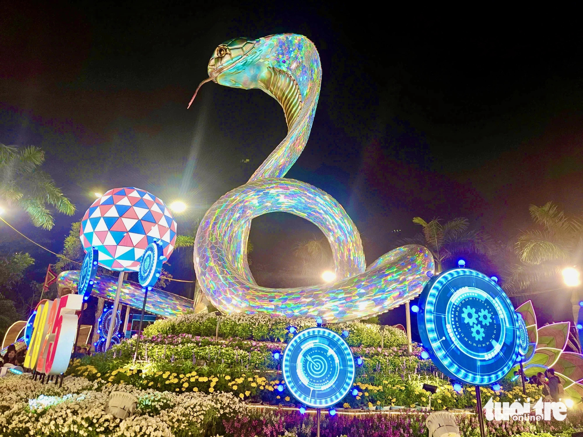 The snake mascot shines in the night. Photo: Minh Chien / Tuoi Tre