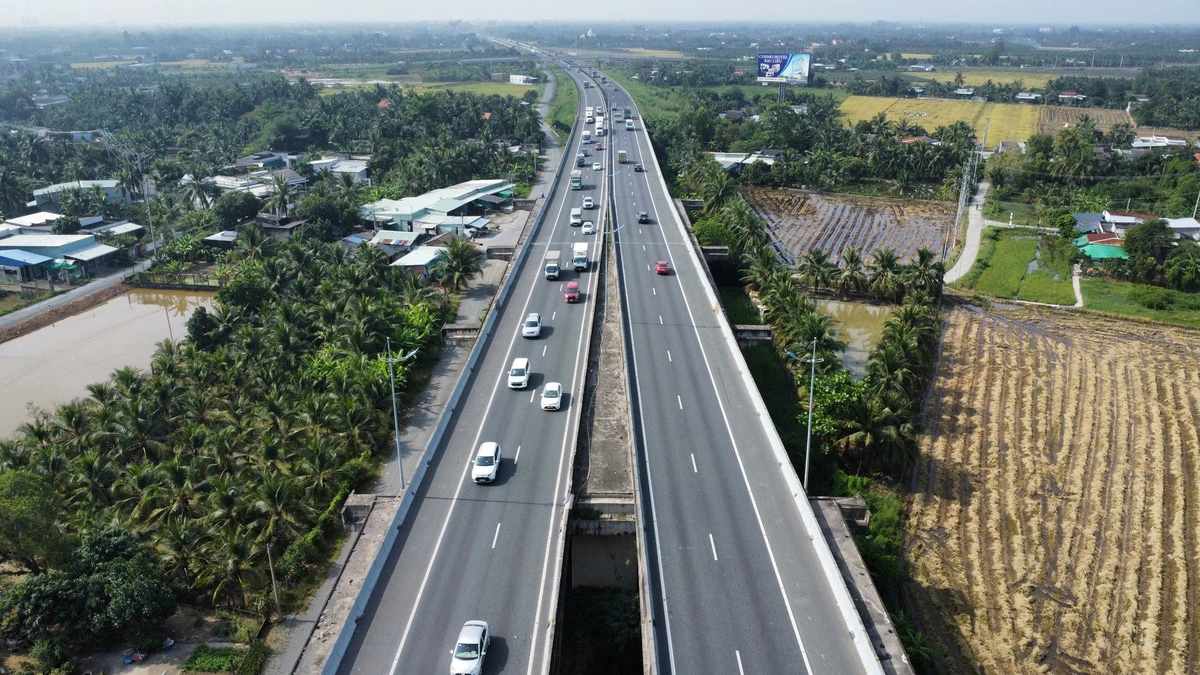 Infrastructure development boosts economy in Vietnam's Mekong Delta