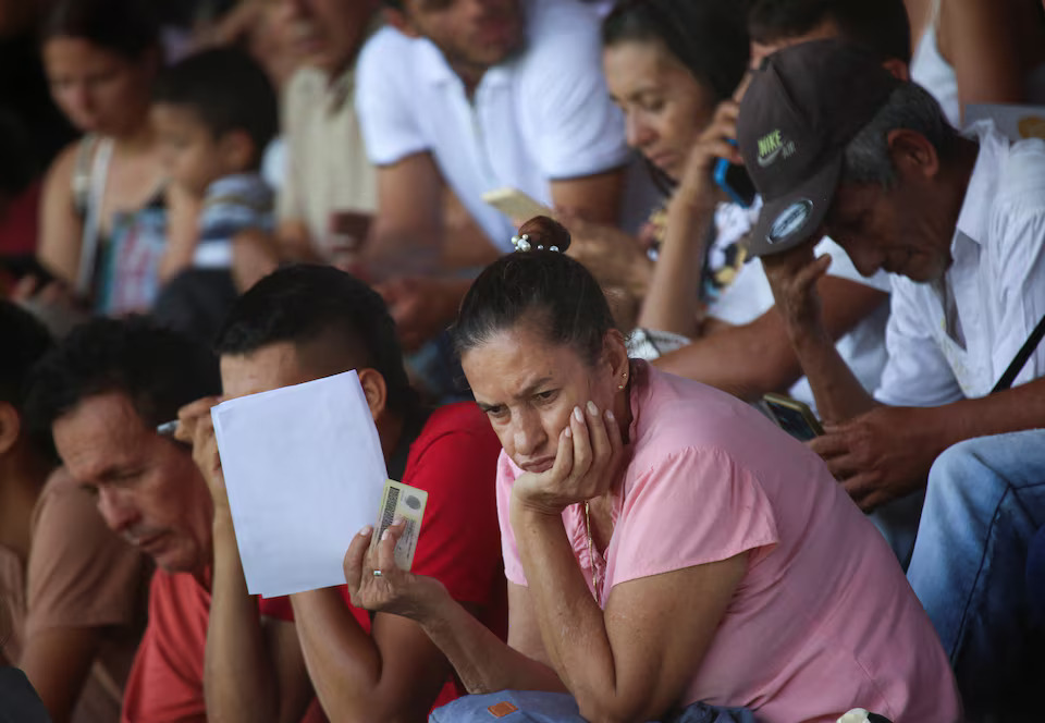 Colombians displaced by attacks of rebels of the National Liberation Army (ELN) wait for clothes and food and places to spend the night, at the General Santander Stadium, in Cucuta, Colombia January 20, 2025. Photo: Reuters