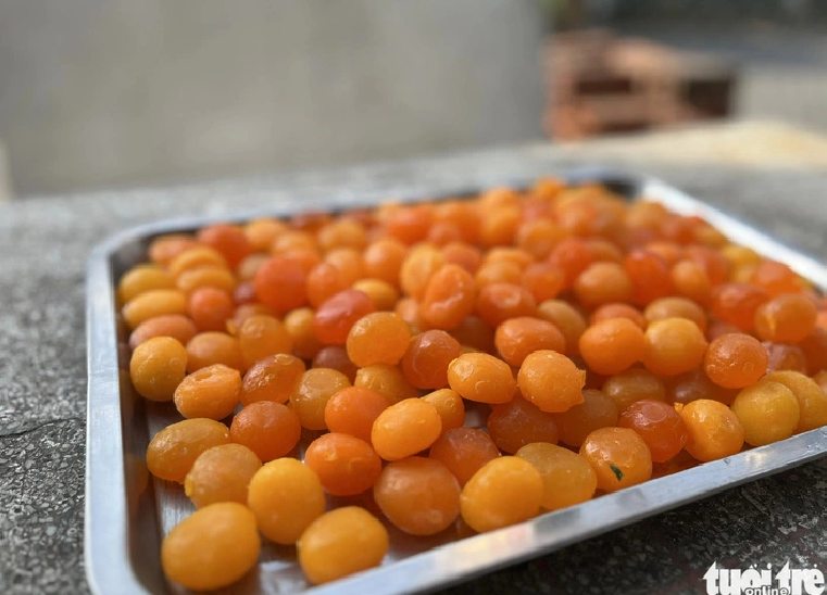 Salted eggs are also used as a 'banh tet' filling.