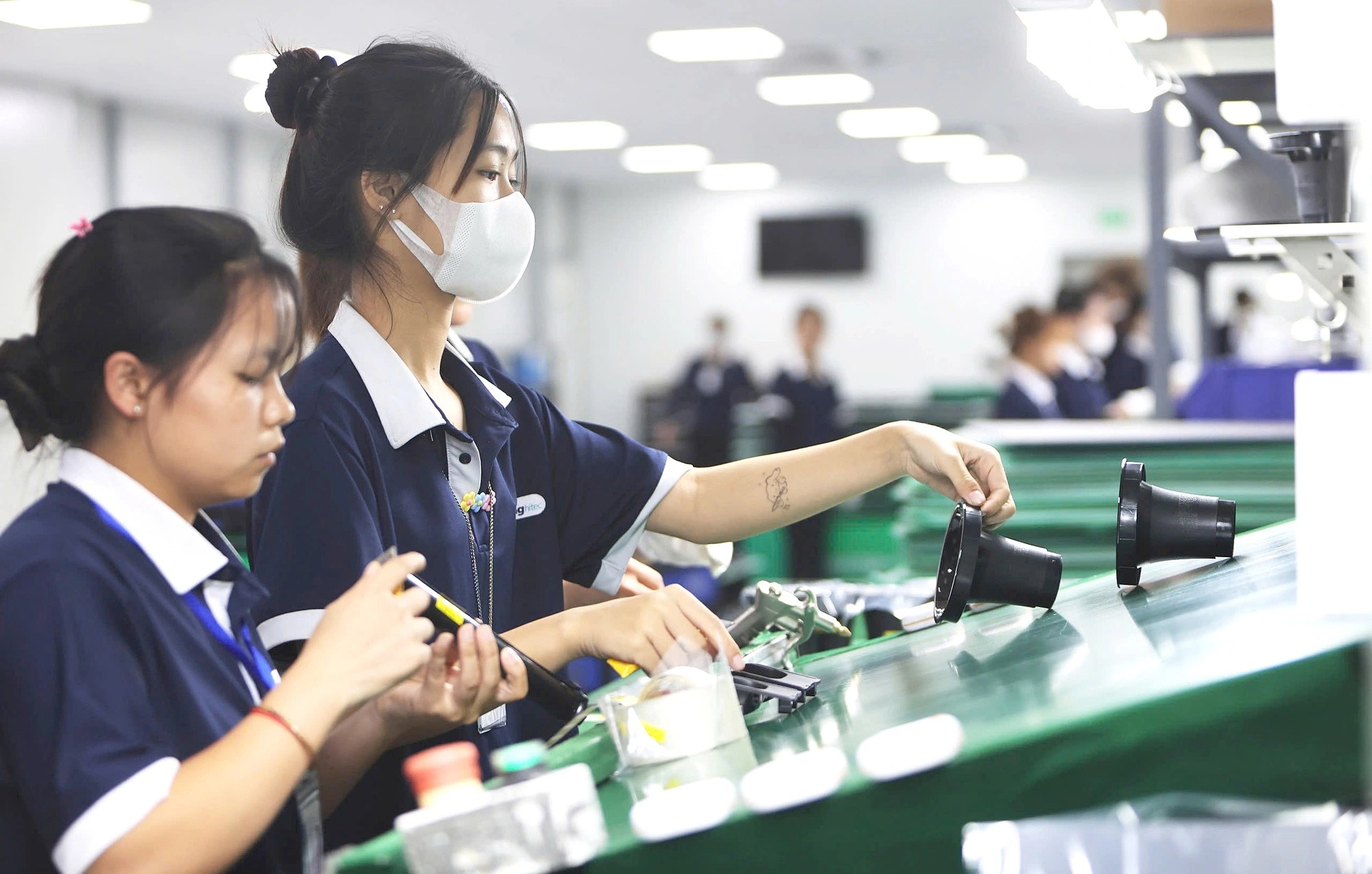 Workers at a foreign direct investment (FDI) factory in Dong Mai Industrial Park, Quang Ninh Province. Photo: Nguyen Khanh / Tuoi Tre