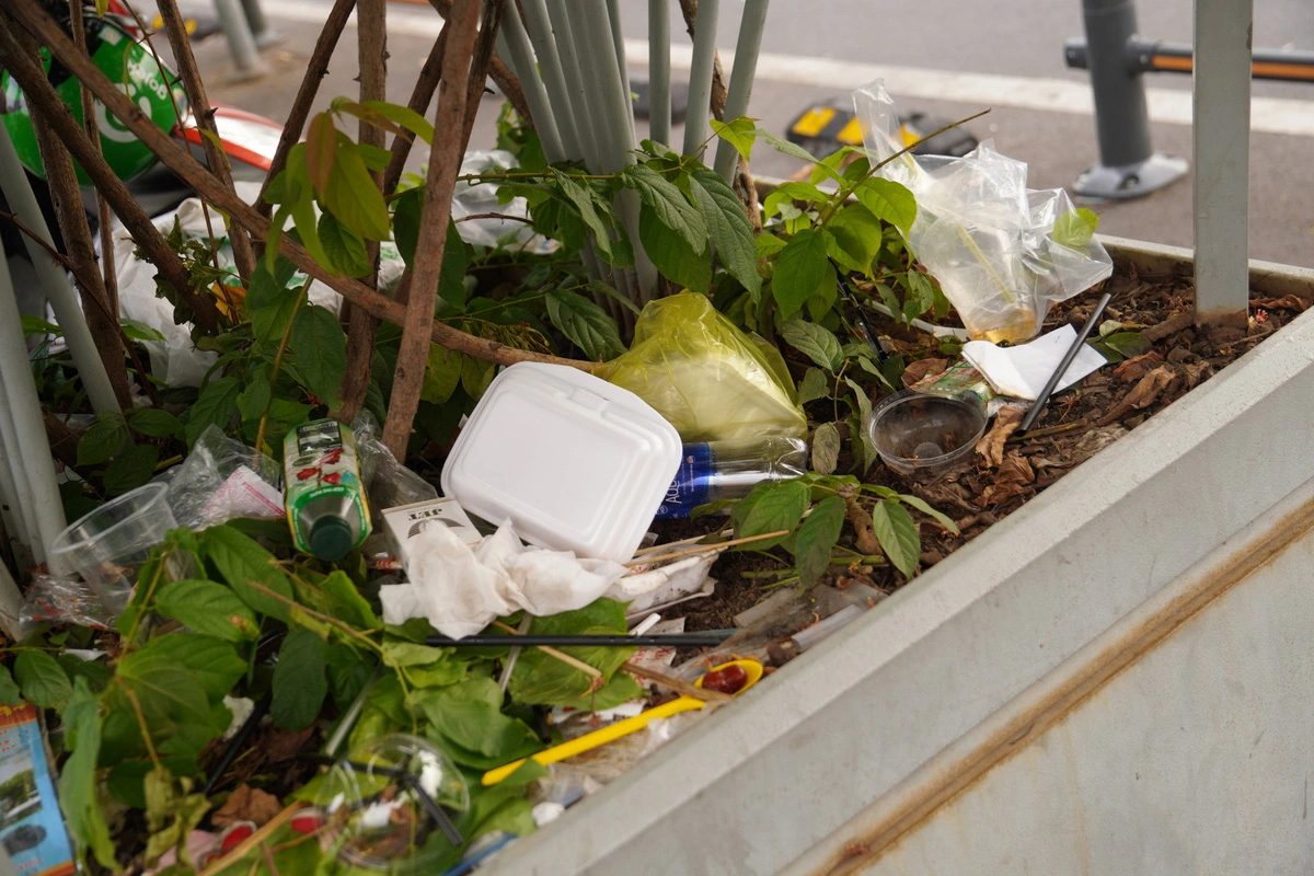 Plastic bottles, cups, and styrofoam boxes are left in front of Ben Thanh Market in Ho Chi Minh City. Photo: An Vi / Tuoi Tre