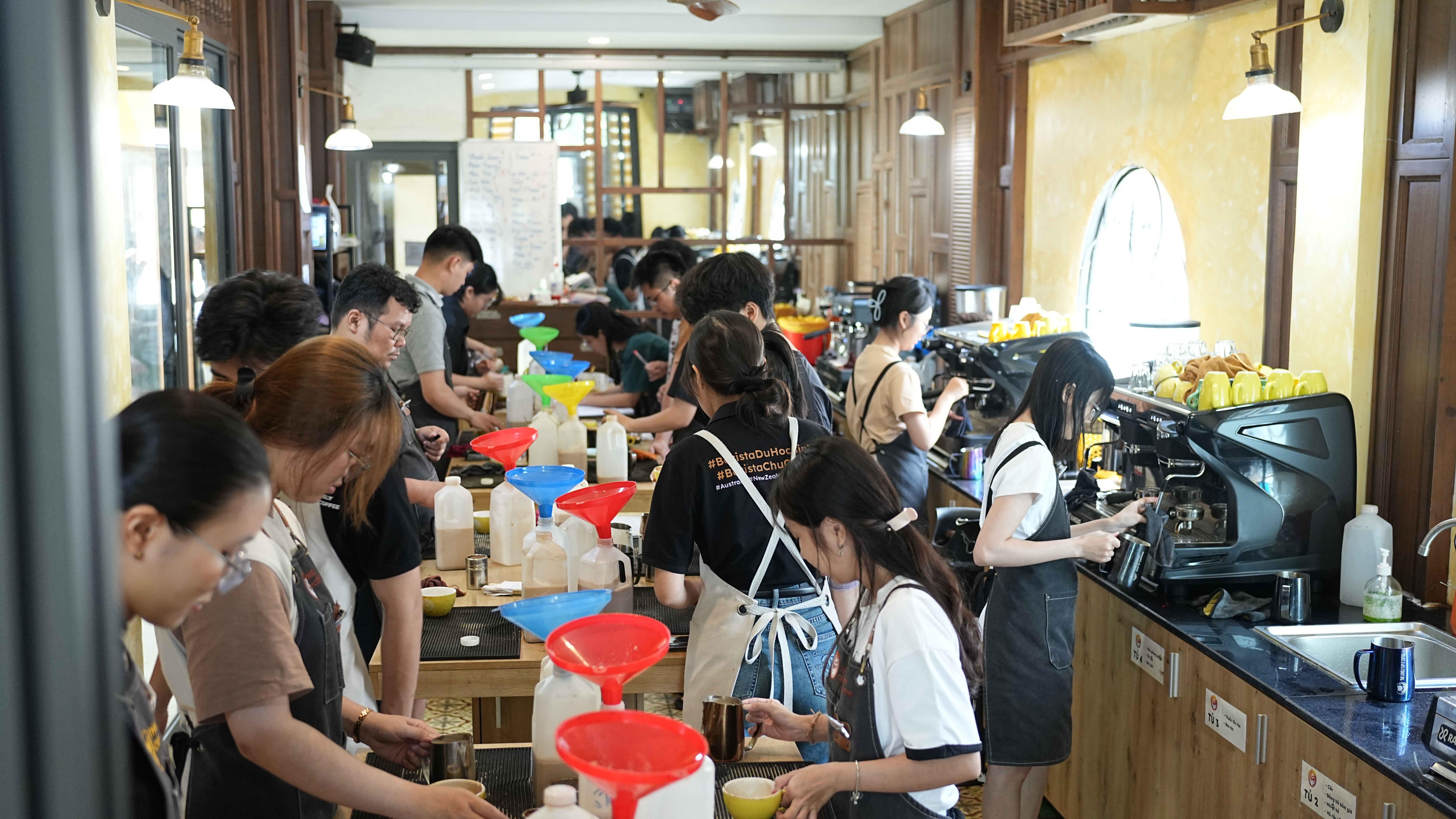 Vietnamese students learn barista skills for part-time jobs, cultural integration in Australia