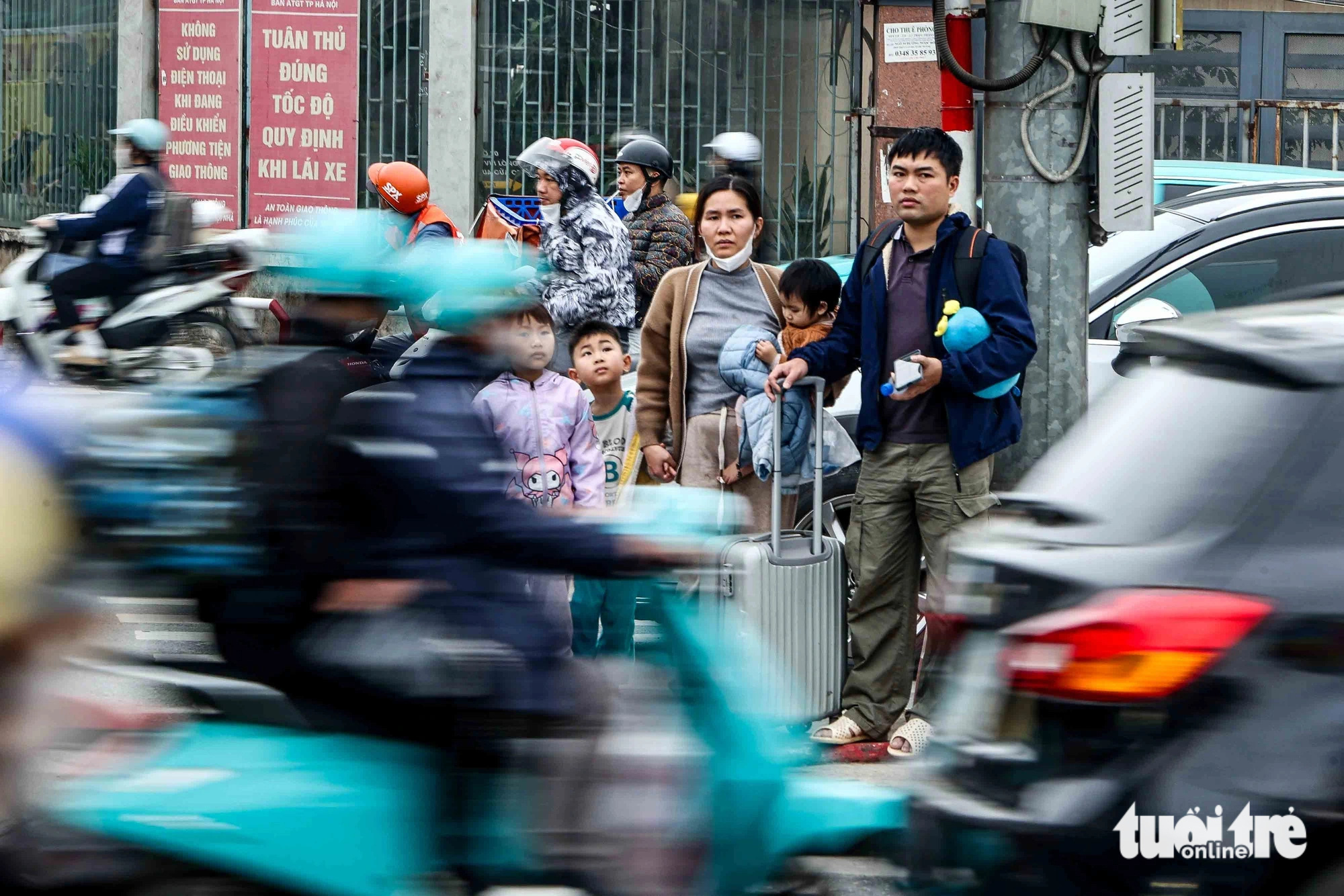 Hanoi’s southern gateways see traffic surge as people return home for Tet