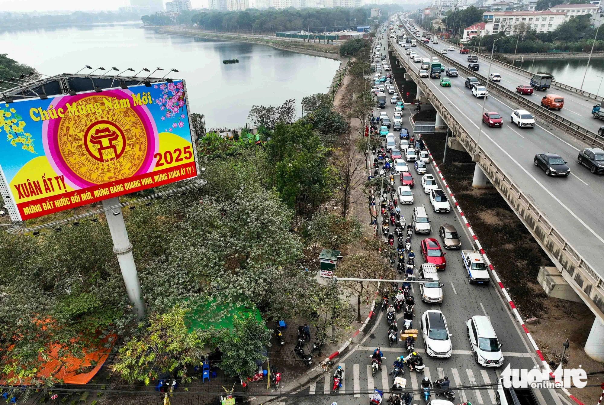 Heavy traffic in Hanoi, January 25, 2025. Photo: Nguyen Khanh / Tuoi Tre