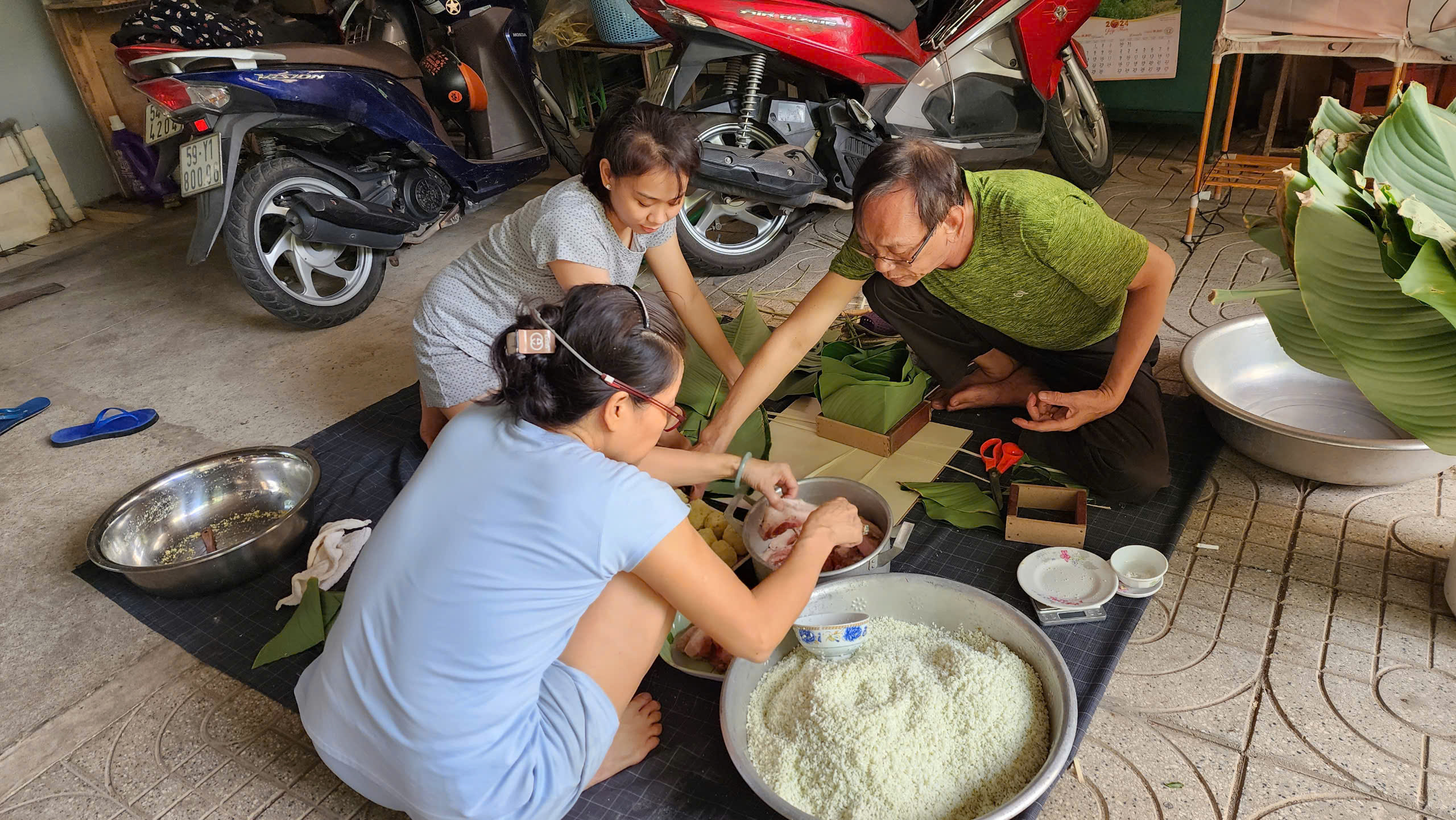 Vietnamese 'bánh chưng': Heavy in carb and love