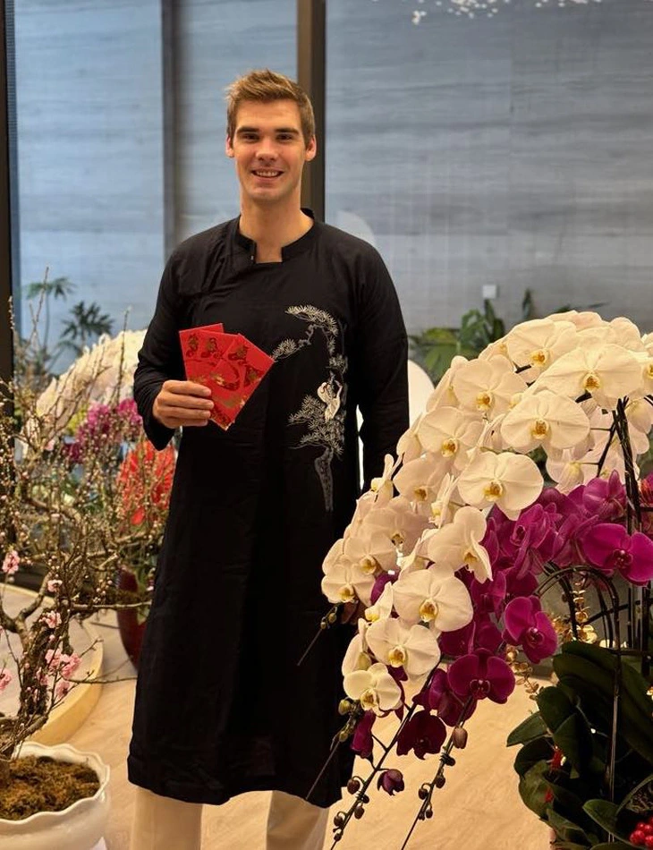 Madds Werner, a young Danish businessman, wears an ‘ao dai’ to celebrate the upcoming Vietnamese Lunar New Year (Tet), which is due on January 29, 2025, in Hanoi, Vietnam. Photo: Supplied