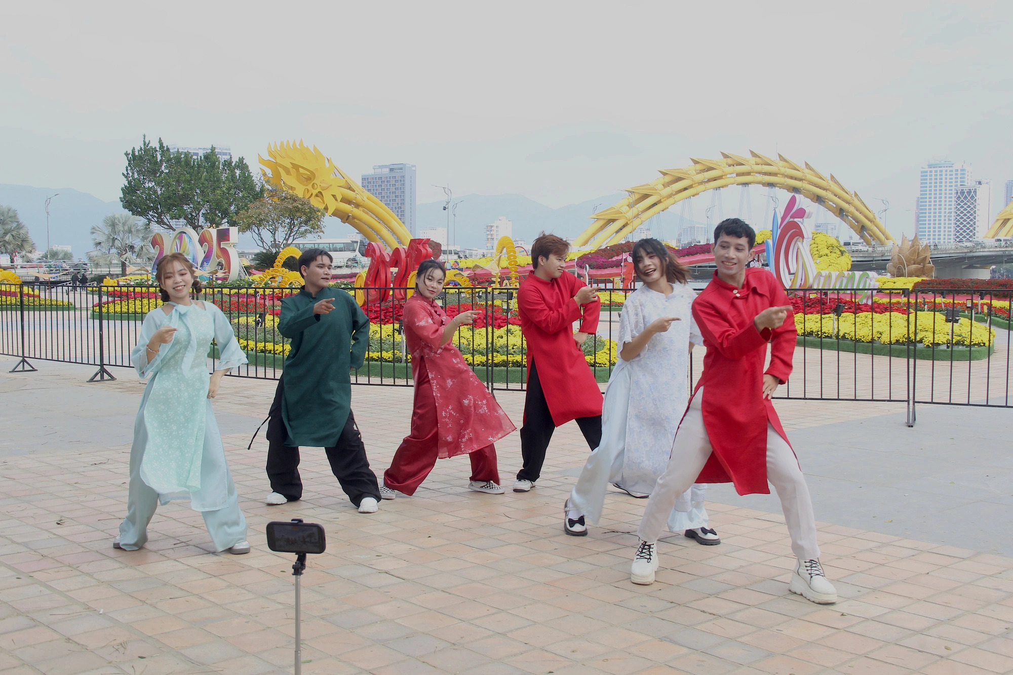 Da Nang announces riverside road closure to host Tet pedestrian space