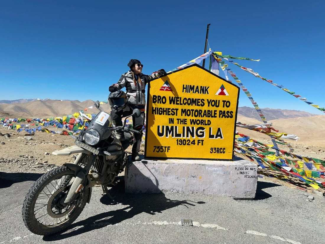 First Vietnamese female biker conquers world's highest motorable pass