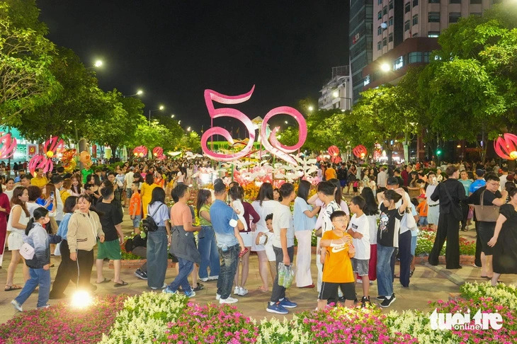 Nguyen Hue Flower Street 2025 opens in Ho Chi Minh City