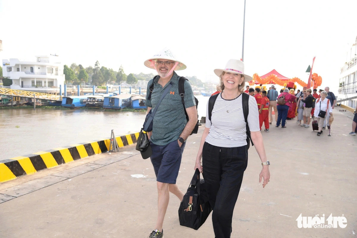 Two foreign tourists from the five-star cruise ship Viking Saigon arrive at My Tho Cruise Port in My Tho City, Tien Giang Province, on January 29, 2025. Photo: Hoai Thuong / Tuoi Tre