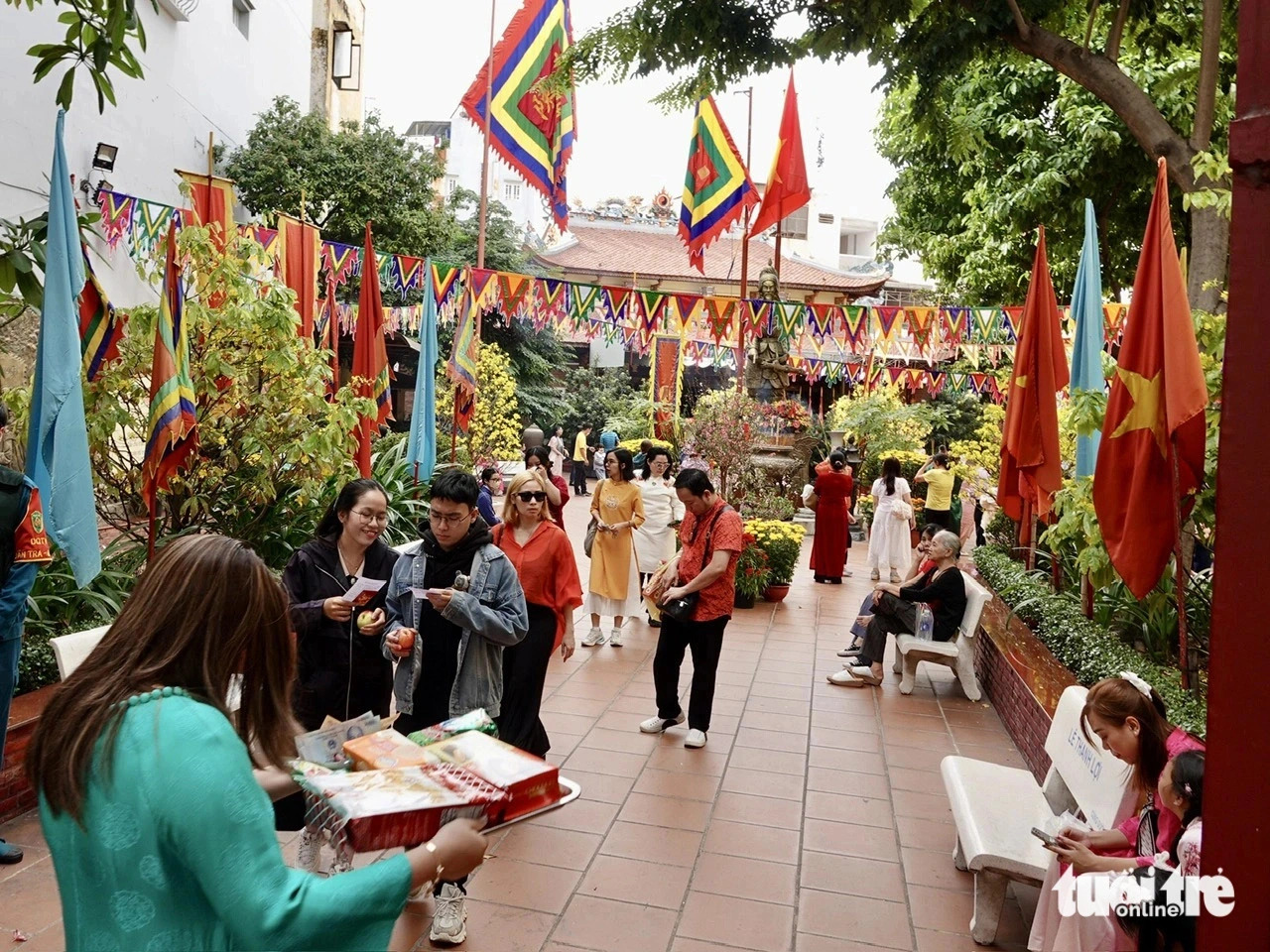 Devotees pay homage at Tran Hung Dao Temple. Photo: T.T.D. / Tuoi Tre