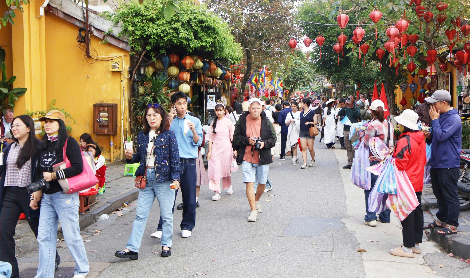 Vietnam’s Quang Nam welcomes 255,000 visitors during Tet amid nice weather