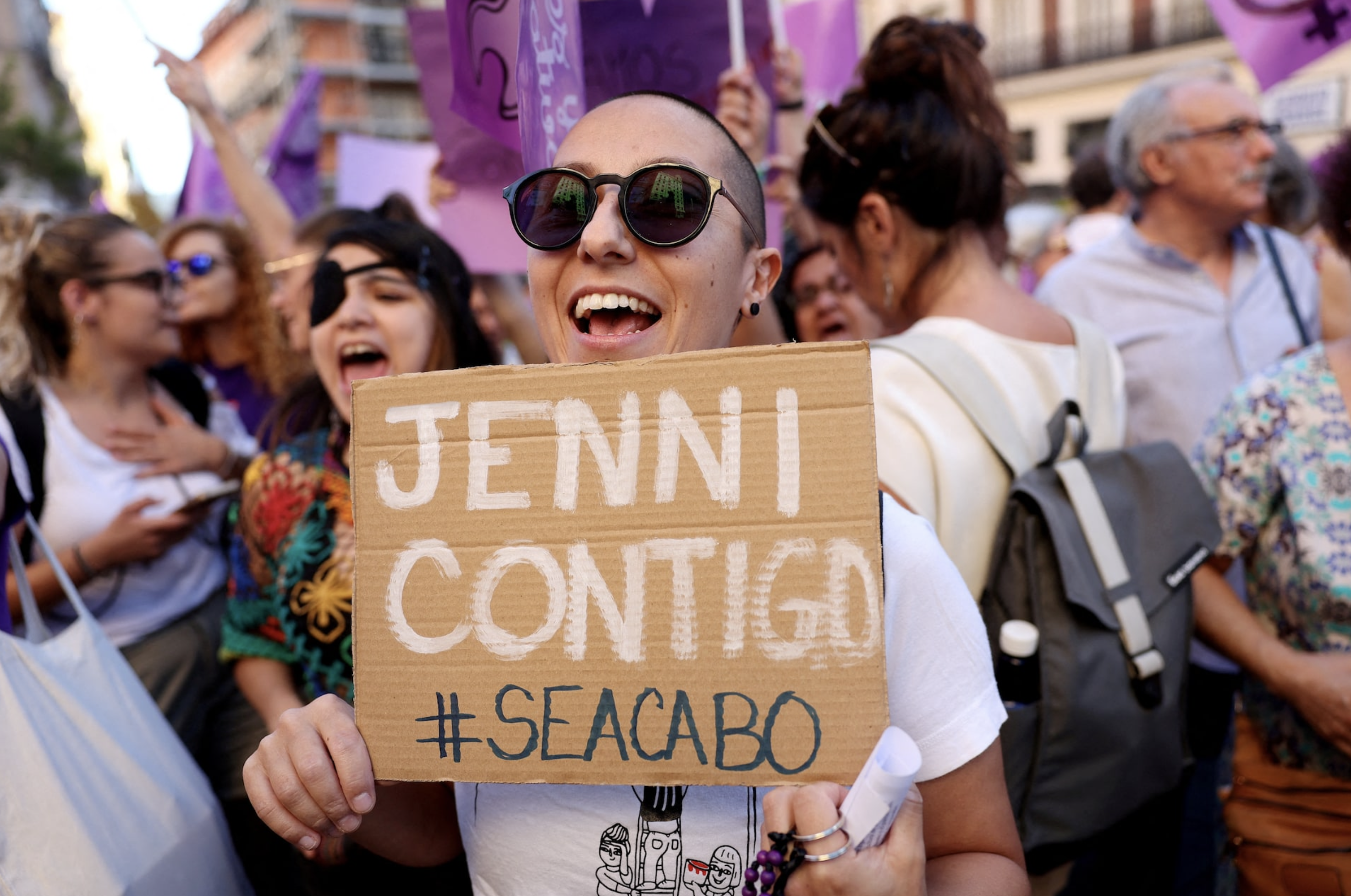 Soccer Football - People protest against Royal Spanish Football Federation President Luis Rubiales - Plaza Callao, Madrid, Spain - August 28, 2023. A woman holds a banner in support of Spain's Jennifer Hermoso during a protest in Madrid. Photo: Reuters