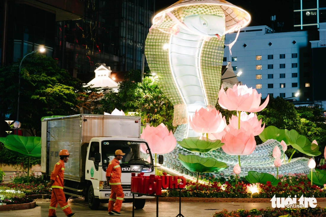 Nguyen Hue Flower Street in Ho Chi Minh City dismantled