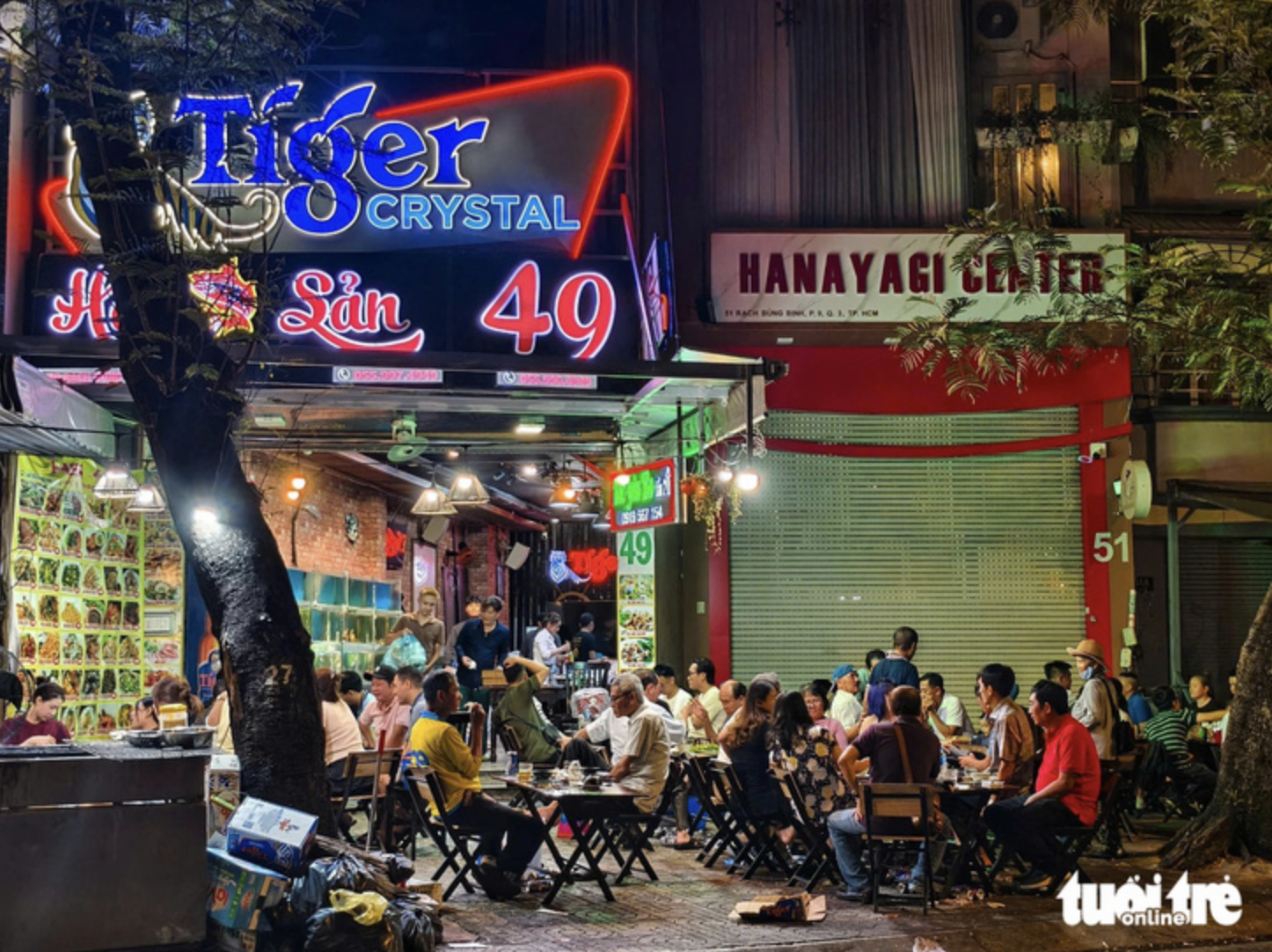 Many restaurants and eateries in Ho Chi Minh City are crowded with customers on the evening of February 2, 2025, the final day of the 2025 Lunar New Year holiday, or Tet. Photo: Nhat Xuan / Tuoi Tre