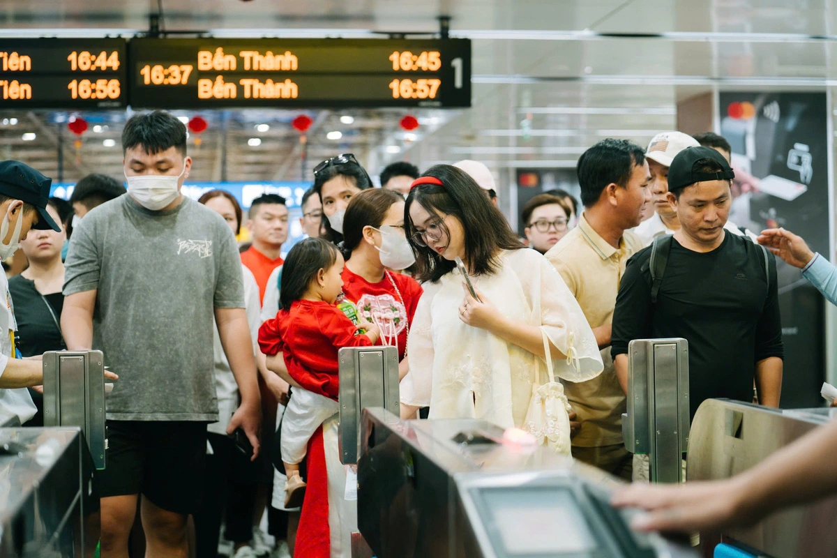 Ho Chi Minh City’s first metro line makes Tet travel more interesting