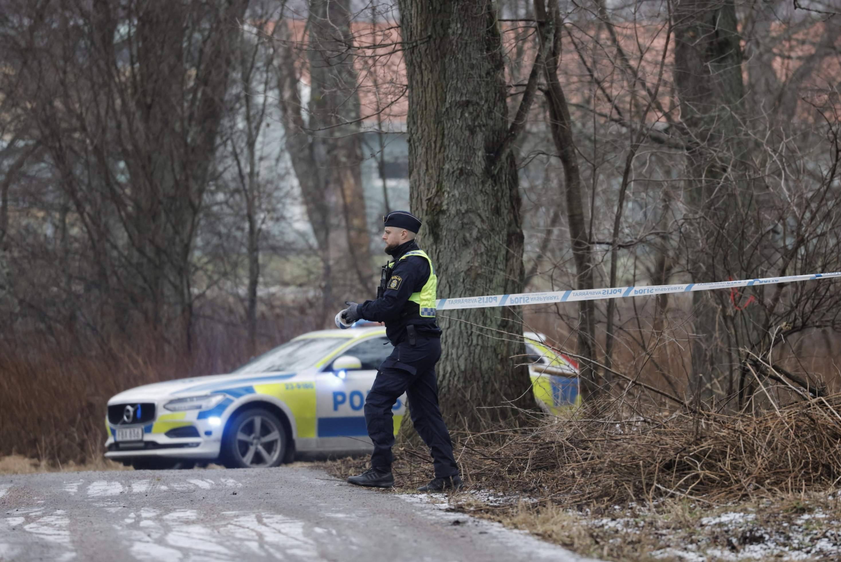 An officer unrolls police tape as a major police operation is underway at Risbergska School, following reports of a serious violent crime, in Orebro, Sweden, on February 4, 2025. Photo: Reuters