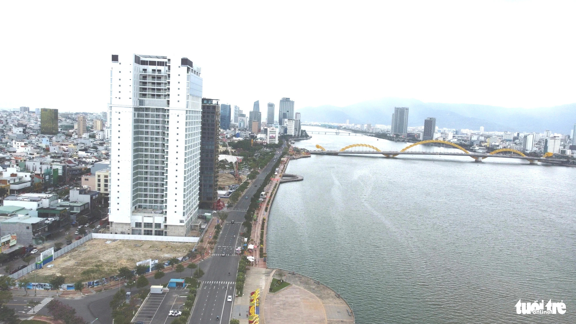 Completed and on-going constructions along Bach Dang Street adjacent to the iconic Han River in Da Nang City, central Vietnam. Photo: Tuoi Tre