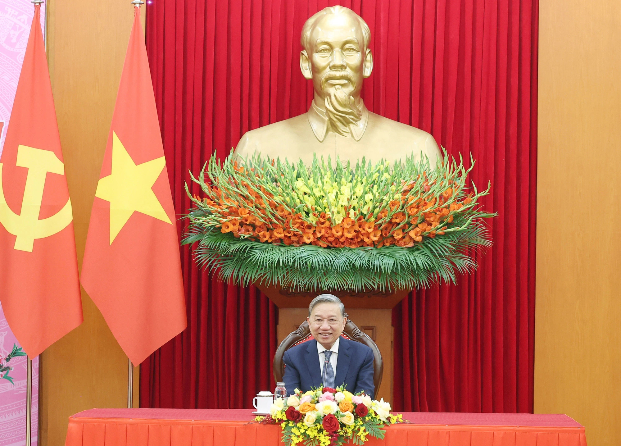 Top Vietnamese, Cuban leaders hold phone talks to strengthen bilateral ties