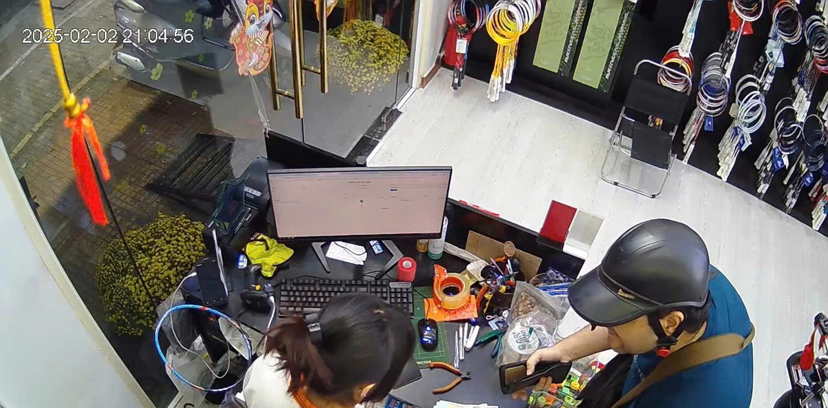 Iranian man arrested within 48 hours for scamming Vietnam sports shop attendant out of $800