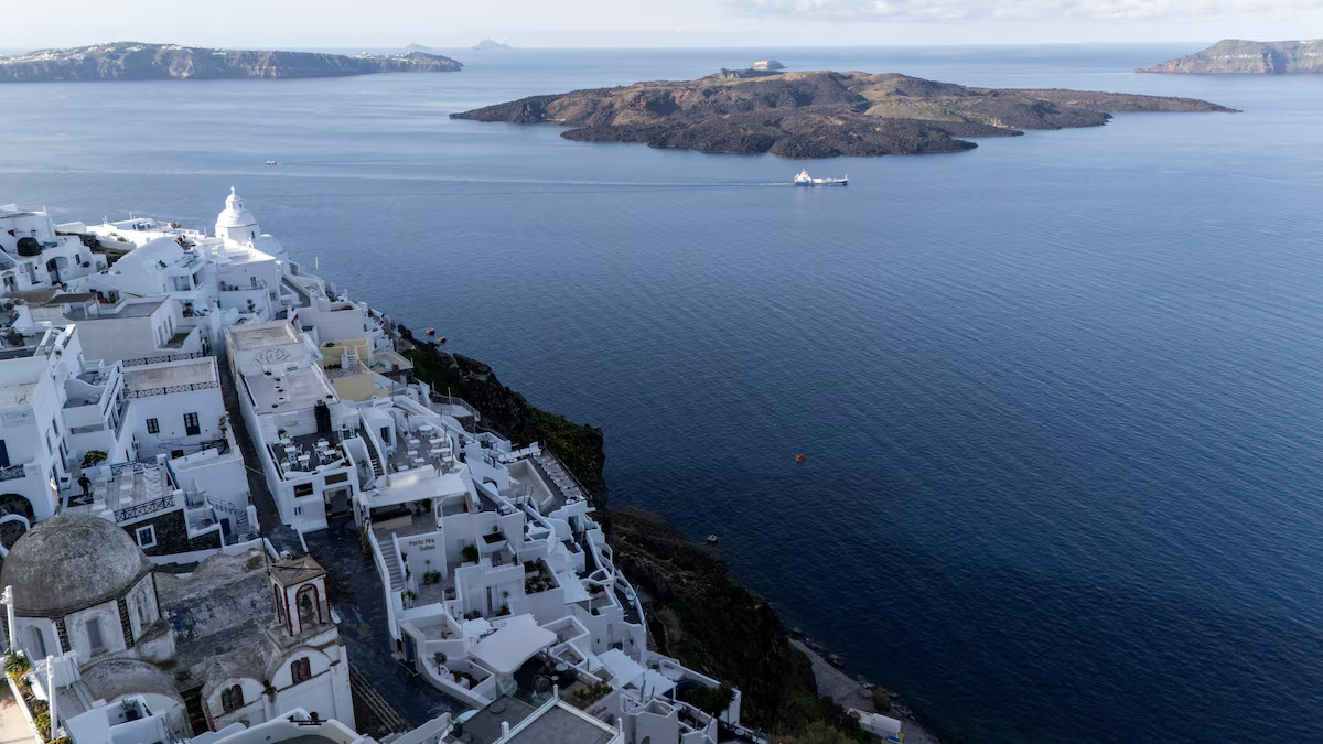 [17/20]A view shows a part of the caldera on the island of Santorini, February 4. Greece is one of the most earthquake-prone countries in Europe as it sits at the boundary of the African and Eurasian tectonic plates whose constant interaction prompts frequent quakes. Photo: Reuters