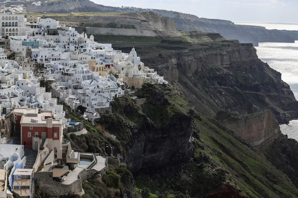 [3/9]A view of the village of Fira, as the increased seismic activity continues on the island of Santorini, Greece, February 7, 2025. Photo: Reuters