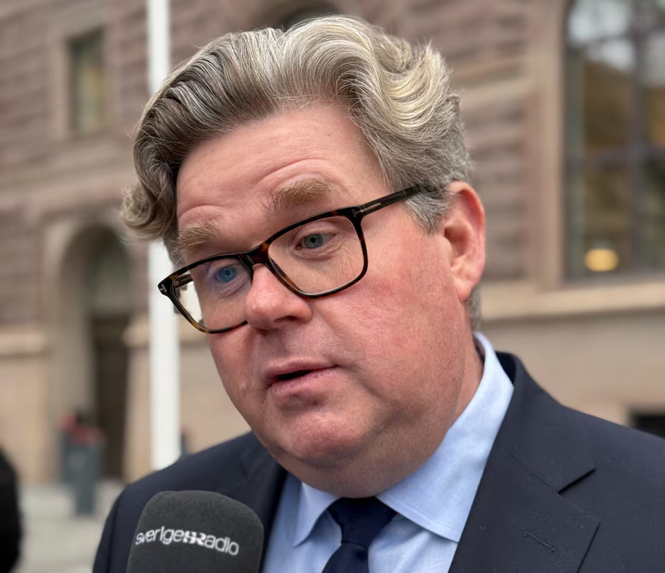 [3/4]Sweden’s Justice Minister Gunnar Strommer talking to journalists in Stockholm, Sweden, February 7, 2025. Photo: Reuters