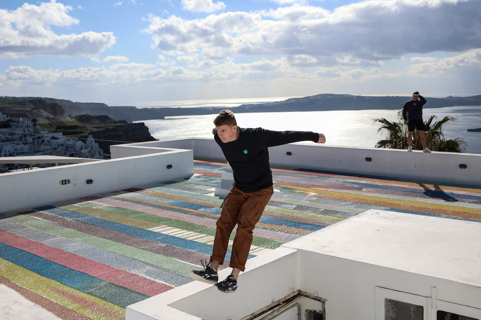 [9/9]Damien Stole from Switzerland trains for parkour in the village of Fira, as the increased seismic activity continues on the island of Santorini, Greece, February 7, 2025. Photo: Reuters