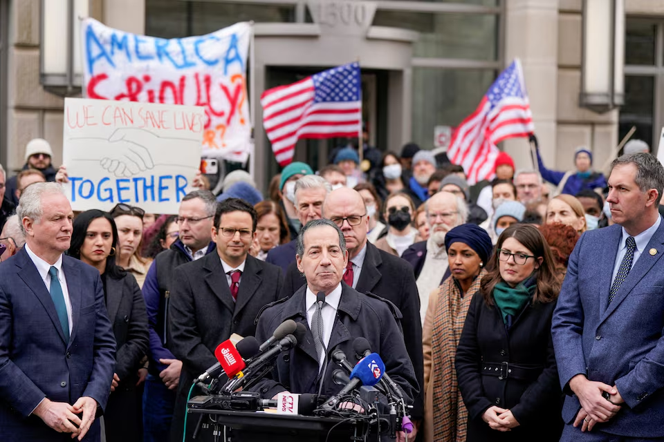 U.S. Rep. Jamie Raskin (D-MD) speaks outside the U.S. Agency for International Development (USAID) building, after billionaire Elon Musk, who is heading U.S. President Donald Trump's drive to shrink the federal government, said work is underway to shut down the U.S. foreign aid agency USAID, in Washington, U.S., February 3, 2025. Photo: Reuters