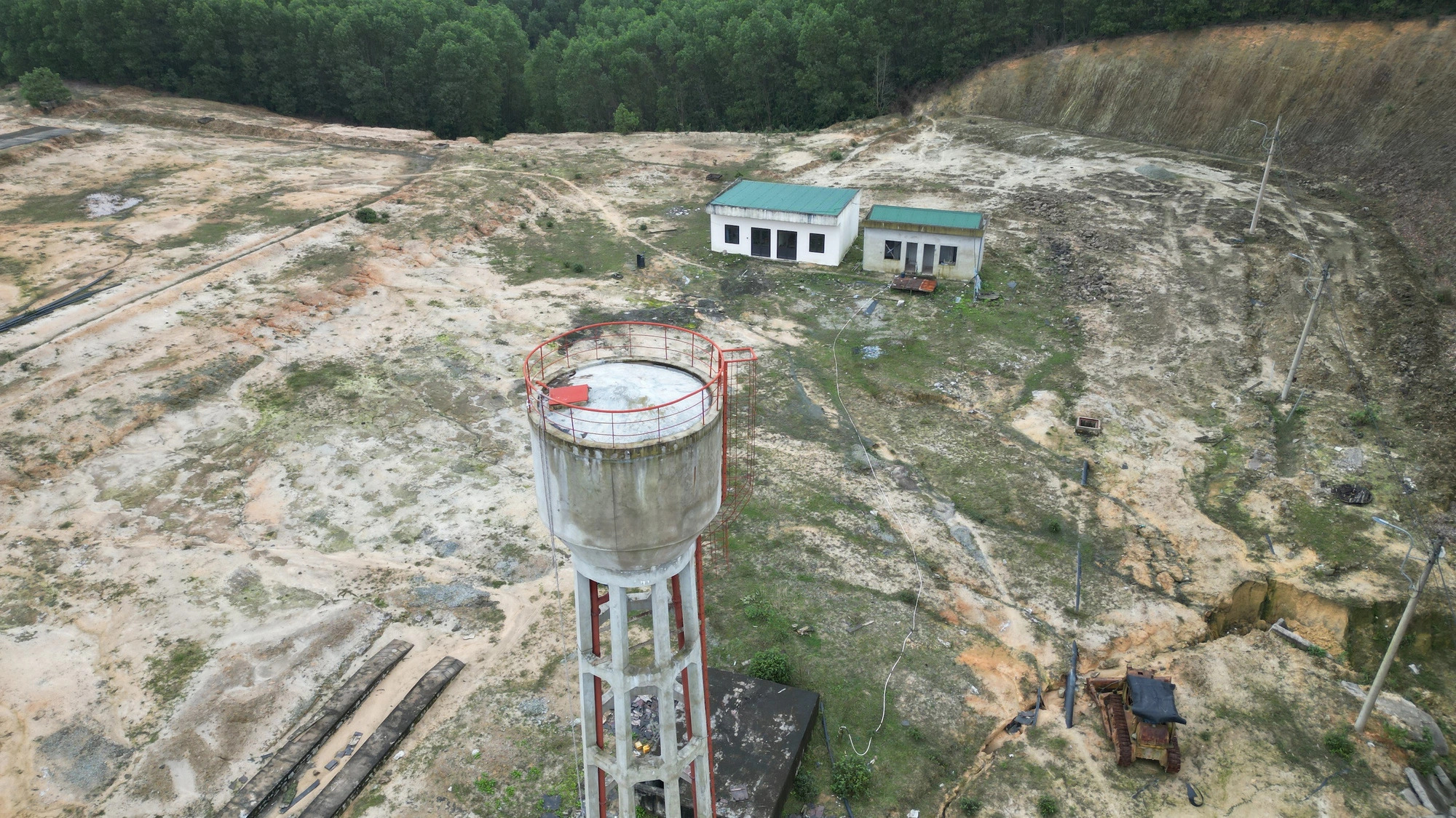 The construction site of the waste treatment project sits abandoned, with no workers in sight. Photo: T.Xuan