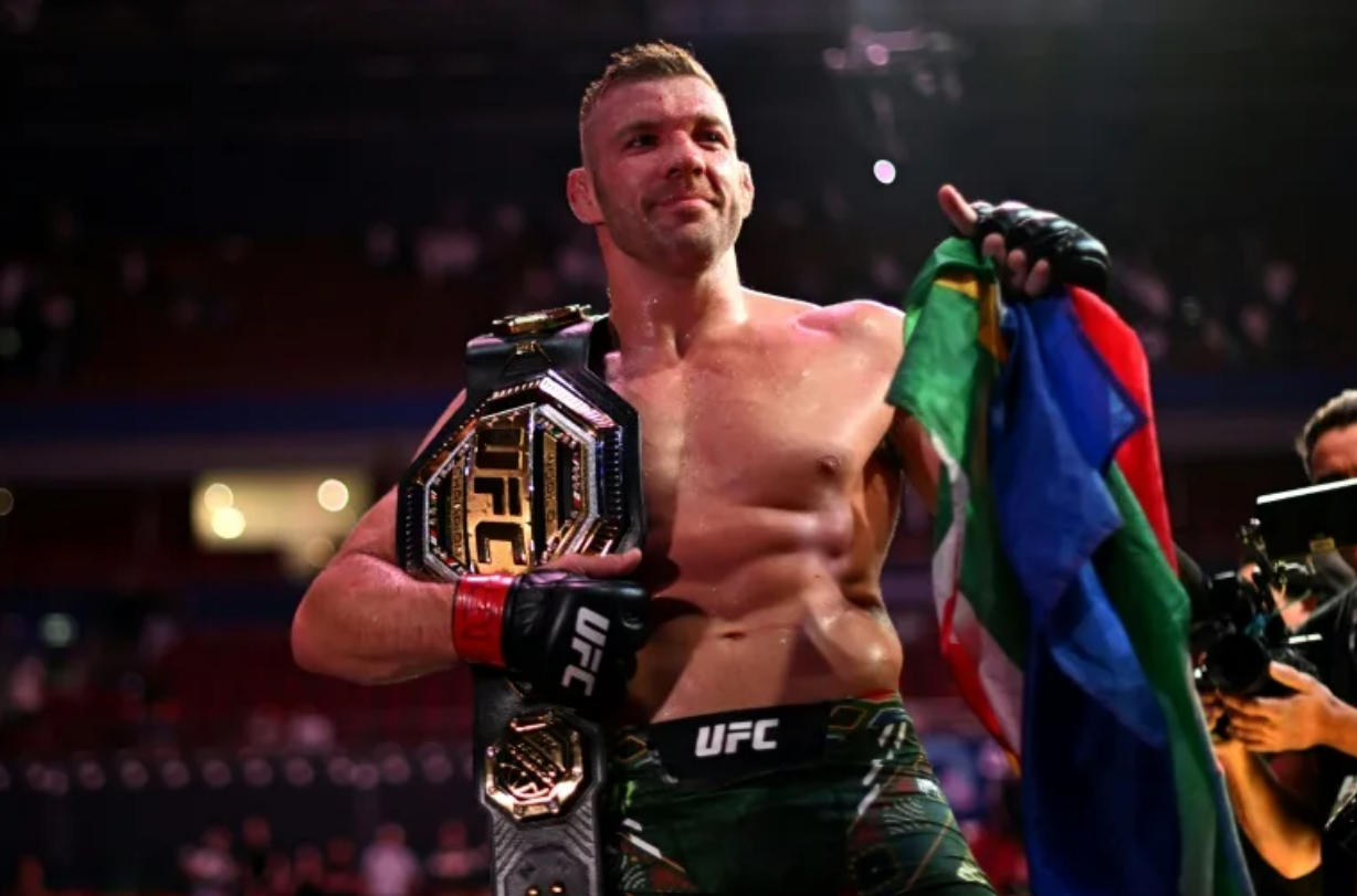 Du Plessis batters Strickland to retain UFC middleweight crown