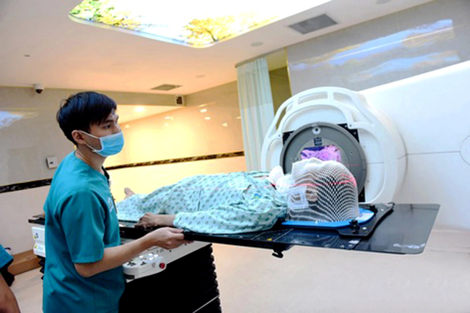 Vietnam to establish 3 proton therapy centers for cancer treatment