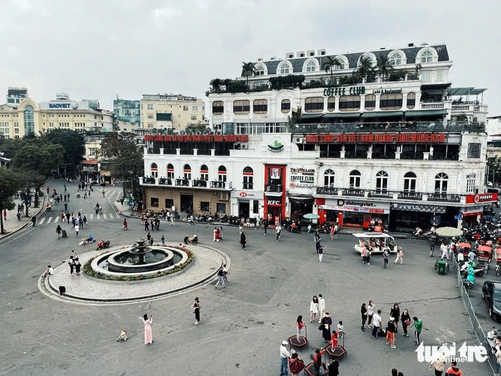 Hanoi to ban vans over 16 seats from Hoan Kiem Lake, Old Quarter next month