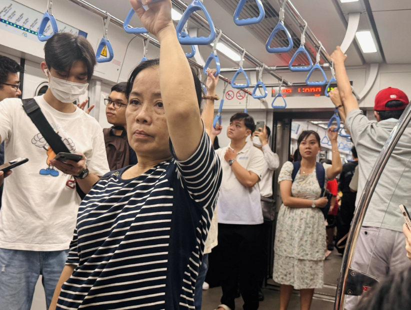 In Vietnam, metro riders advised to take preventive measures against seasonal flu