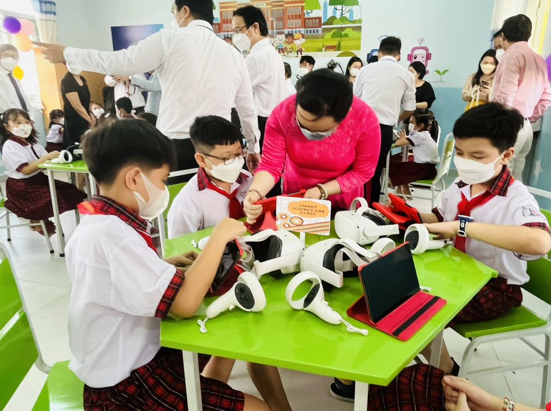 Proposal to teach AI from grade 1 sparks debate among parents in Ho Chi Minh City