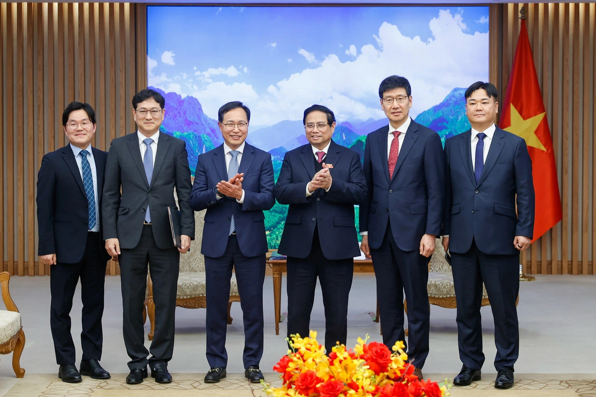 Premier hopes to see Vietnamese leadership at Samsung Vietnam