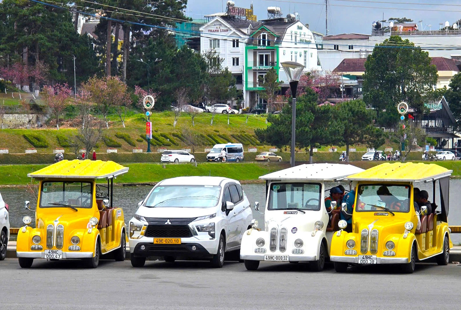 Da Lat approves suspension of electric sightseeing car service over regulatory issues