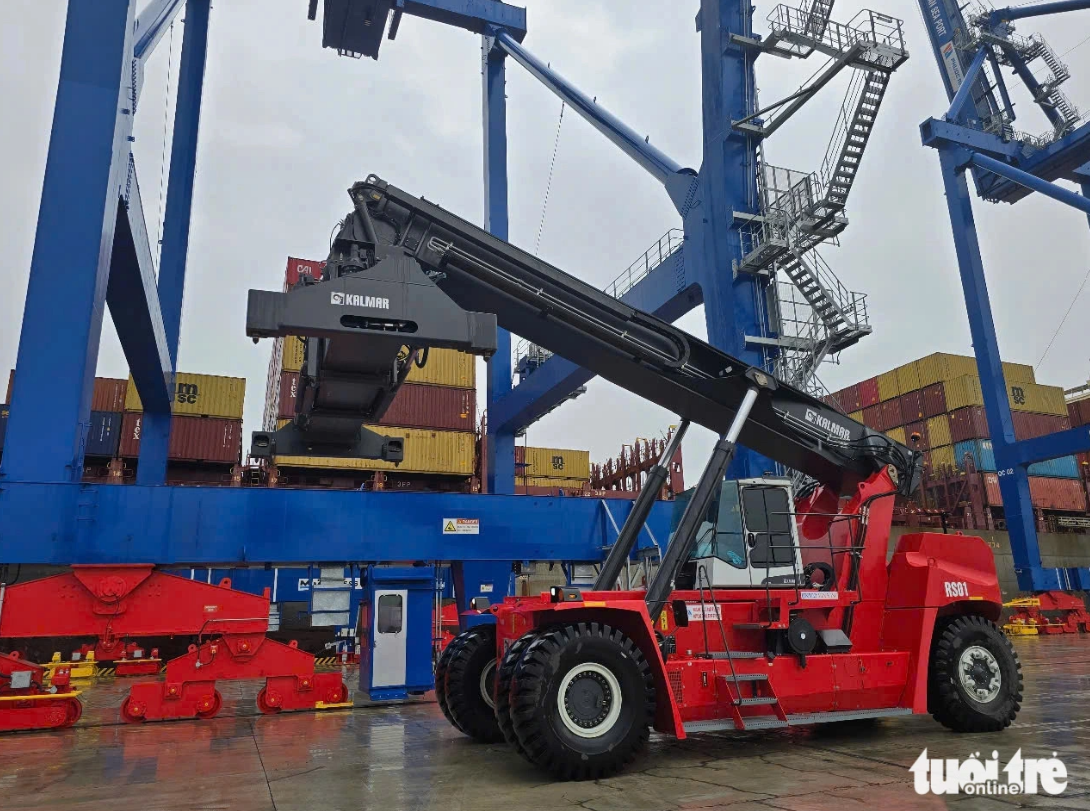 Phuoc An Port, the largest port in Dong Nai Province, southern Vietnam is equipped with modern facilities. Photo: Cong Trung / Tuoi Tre