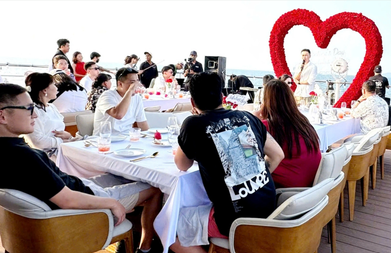 50 Mongolian couples celebrate Valentine’s Day on luxury yacht in Vietnam’s Phu Quoc