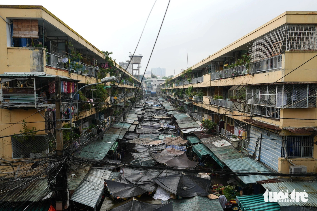 Life in seriously dilapidated apartment blocks in Ho Chi Minh City