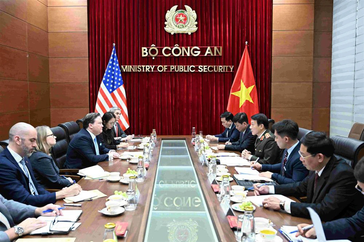 A view of the meeting between Vietnamese Minister of Public Security Luong Tam Quang and U.S. ambassador to Vietnam Marc Knapper. Photo: Ministry of Public Security