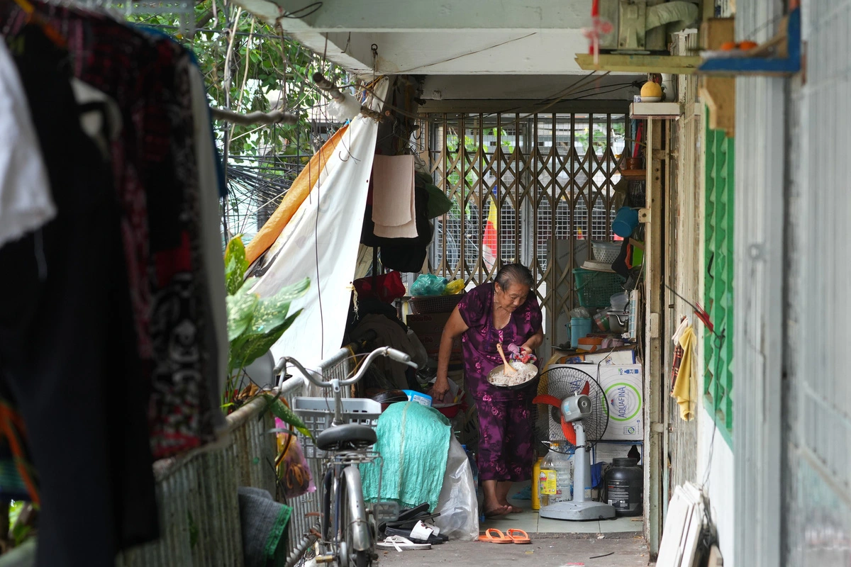 Due to narrow spaces, residents have utilized corridors for their daily activities. Photo: Huu Hanh / Tuoi Tre