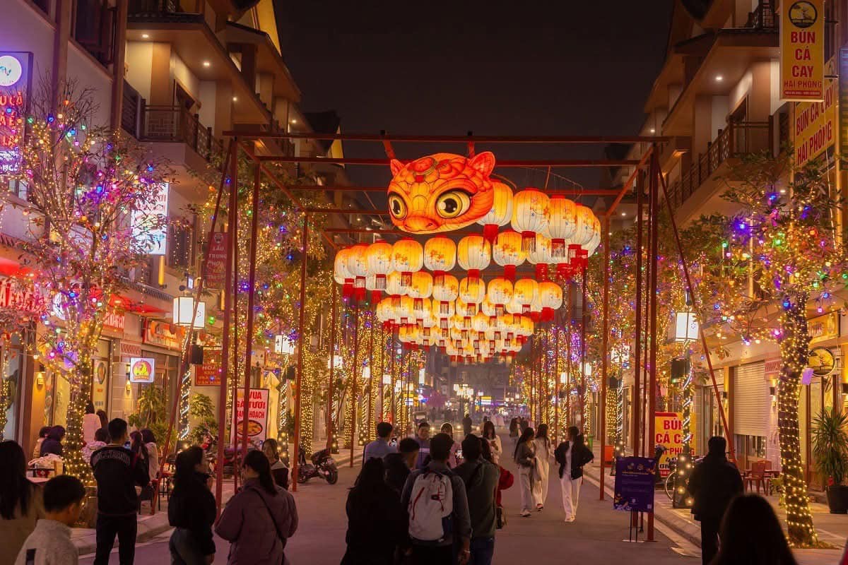 A lantern named “Pink Snake Welcoming Spring” at Ocean City