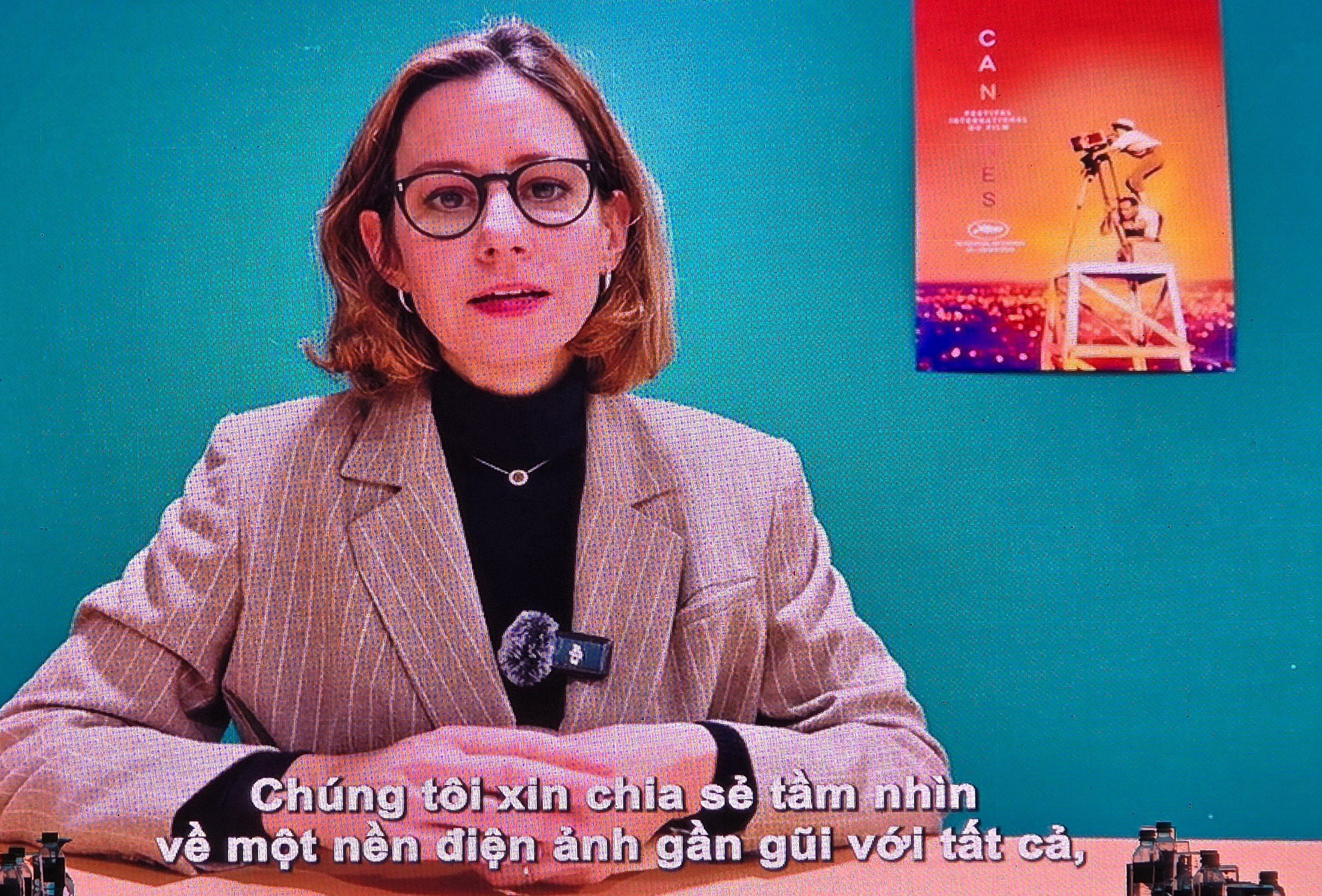 Maud Boissac, the Cultural Affairs Director of the City of Cannes, expresses support for Ho Chi Minh City's application for membership in the UNESCO Creative Cities Network in the field of cinema through a pre-recorded video. Photo: Mi Ly / Tuoi Tre