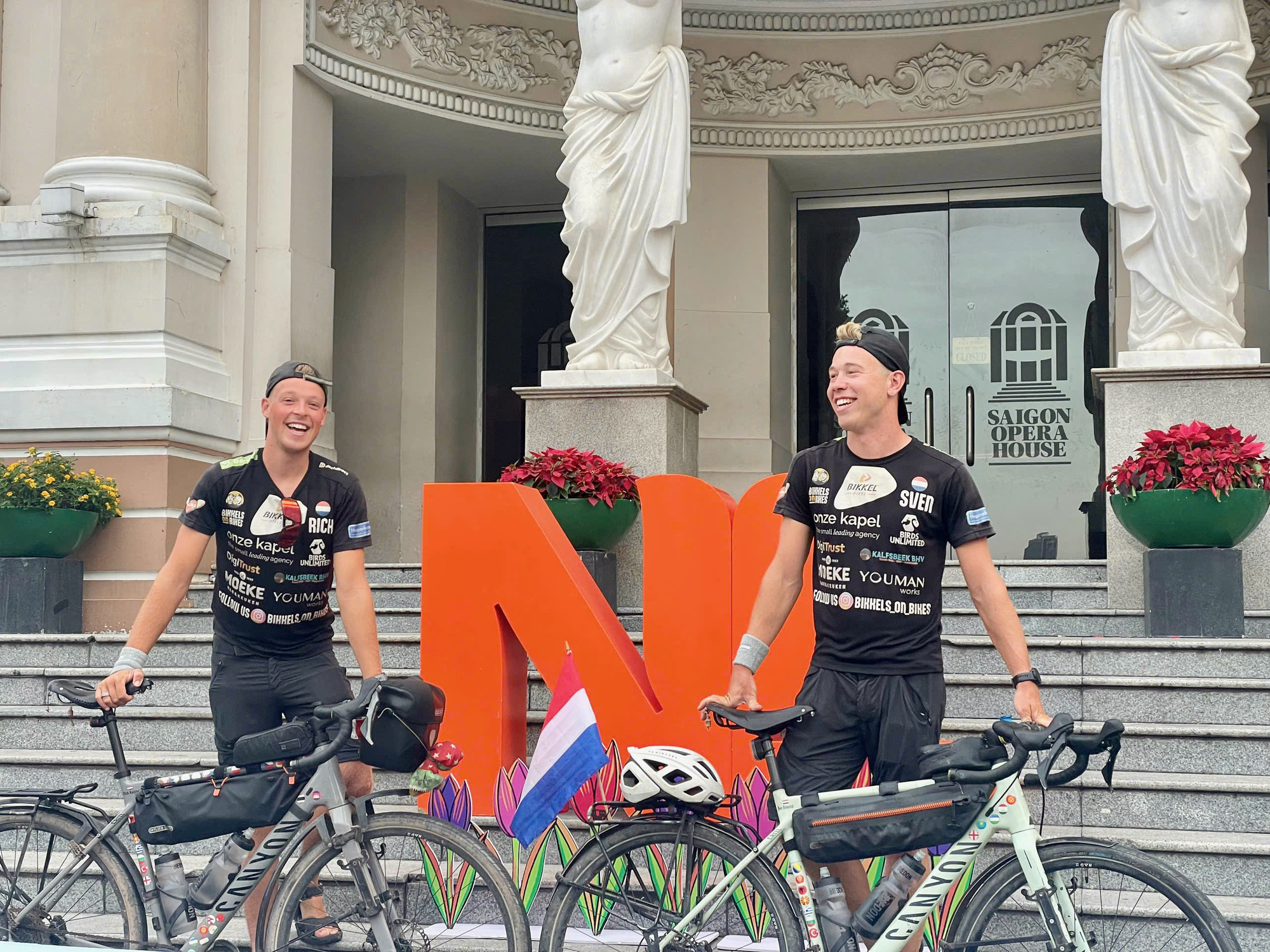 2 Dutch men cycle 343 days to Vietnam