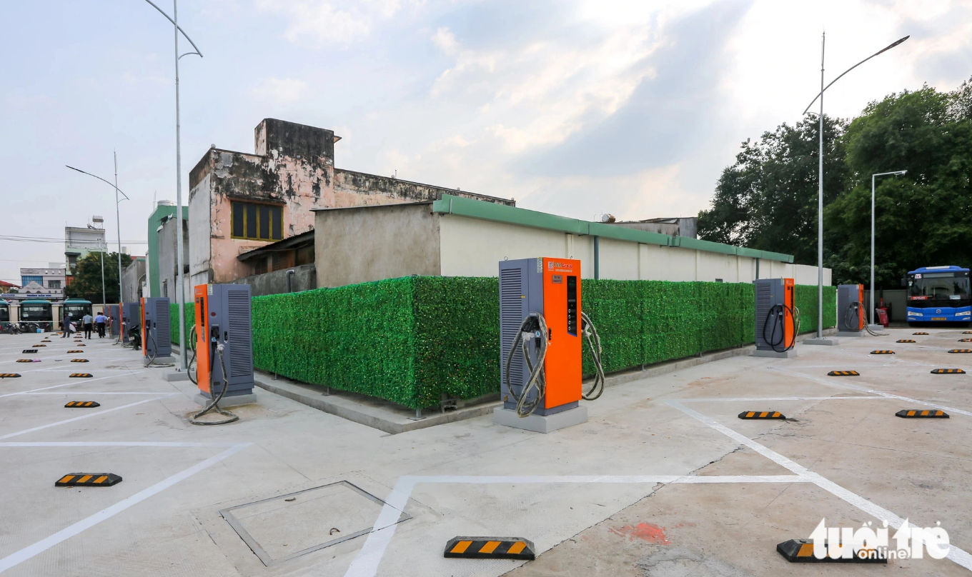 A charging station of electric buses in Ho Chi Minh City. Photo: Chau Tuan / Tuoi Tre